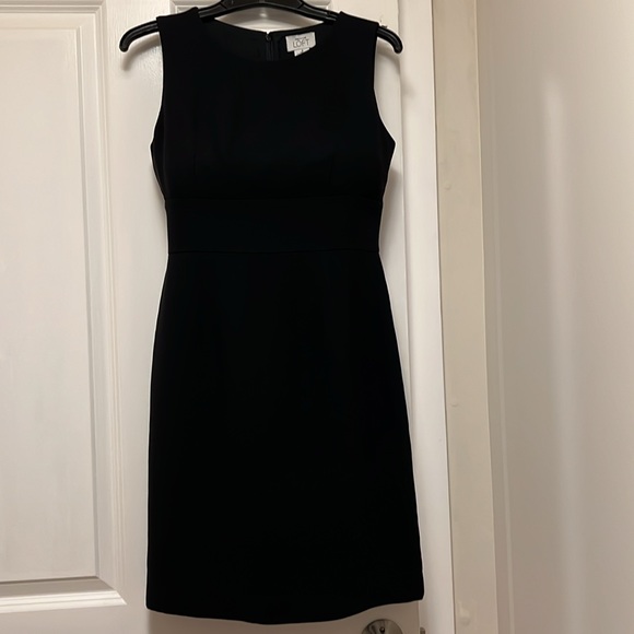 Lovely Classic Ann Taylor Loft Little Black Sheath Dress Sz 2. Very well made! - Picture 4 of 8